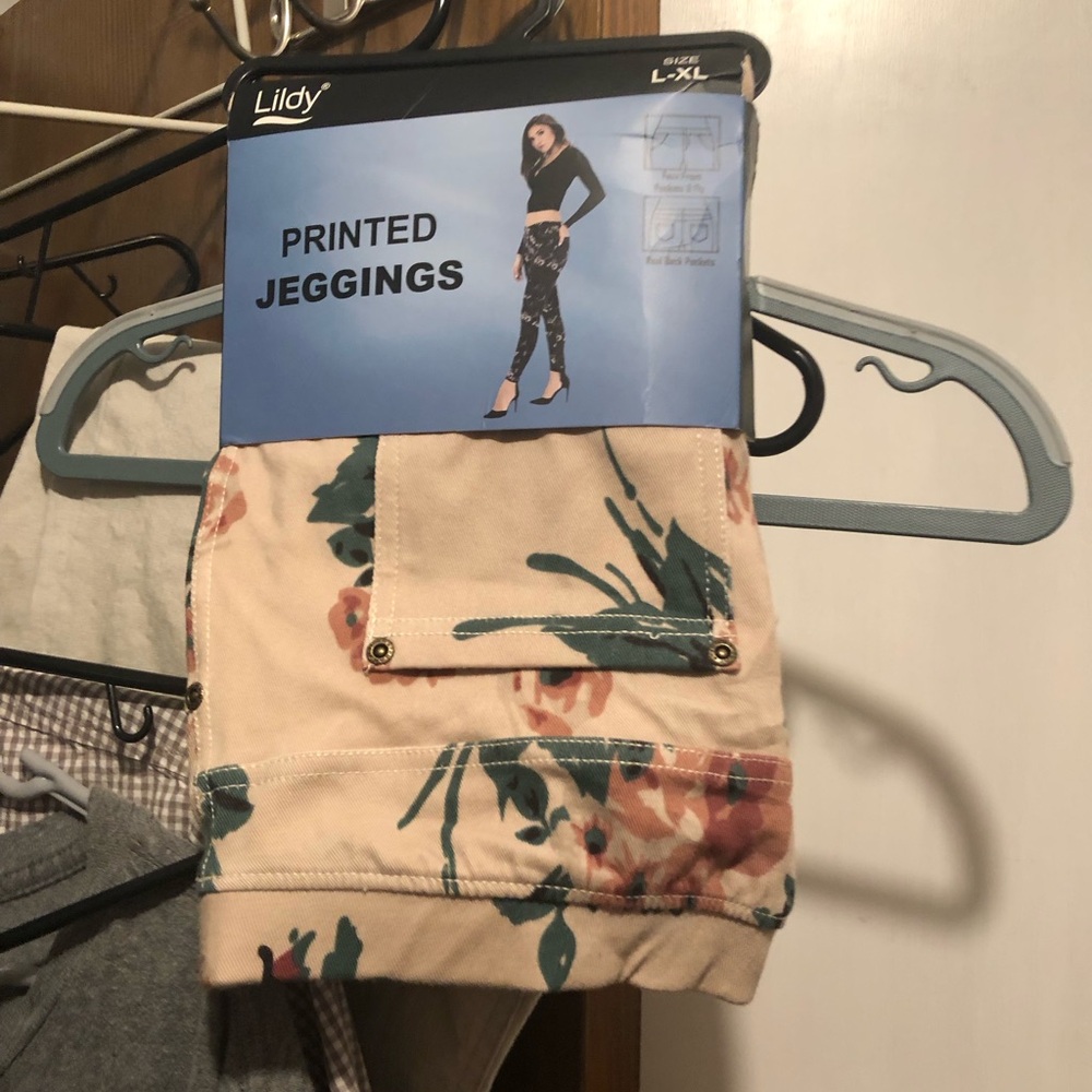 ❤️Lildy Floral Printed Jeggings - 904 $15 or $12 w/offer